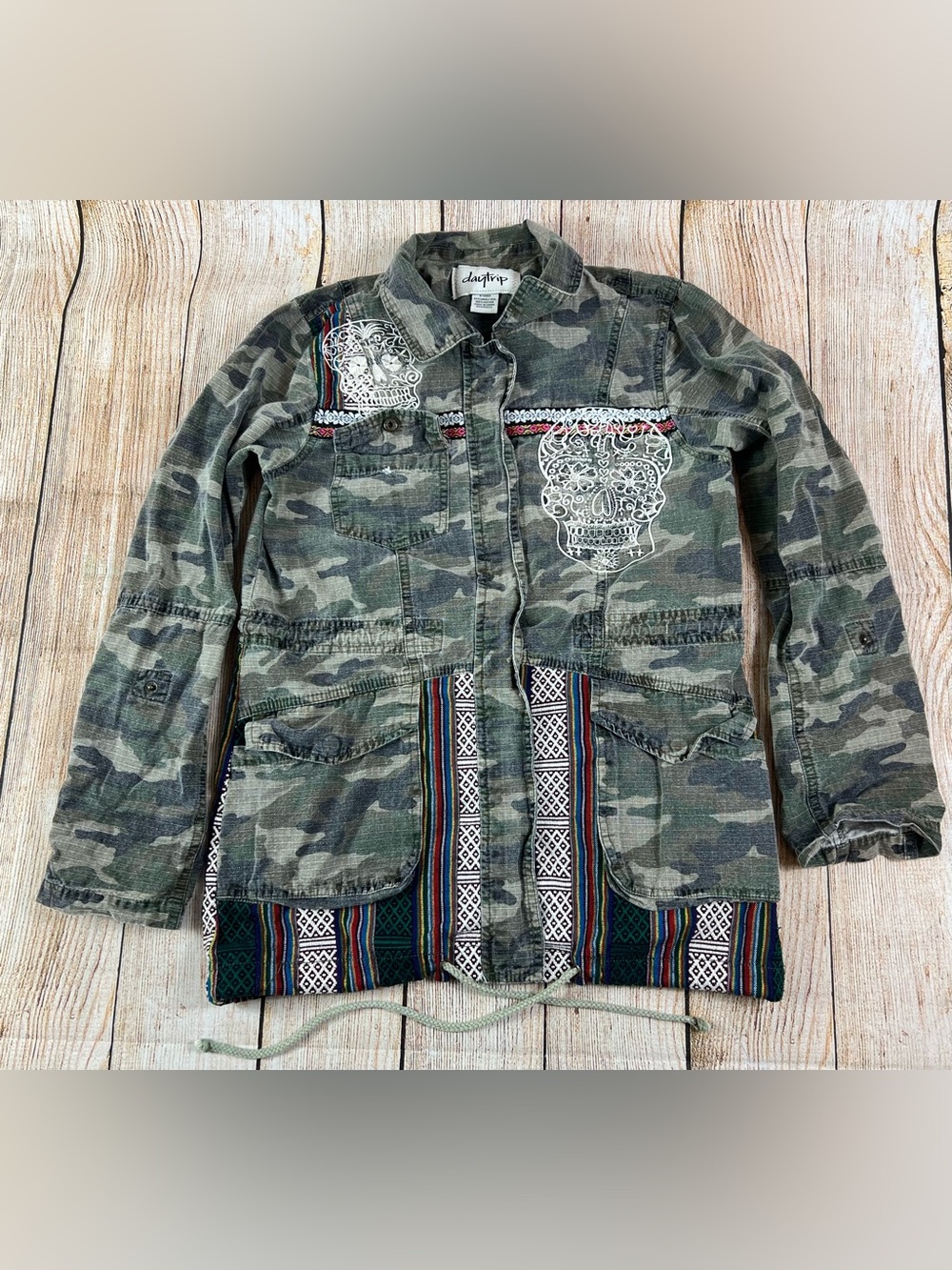 Women’s Daytrip Green Camo Embroiderey Sugar Skulls Utility Jacket Size Small